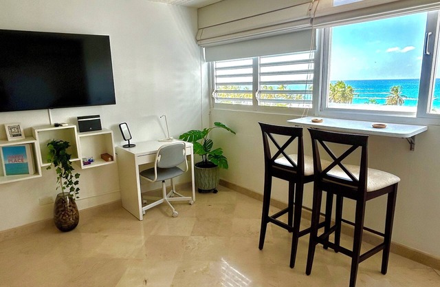 Ocean view studio centrally-located Isla Verde location.
