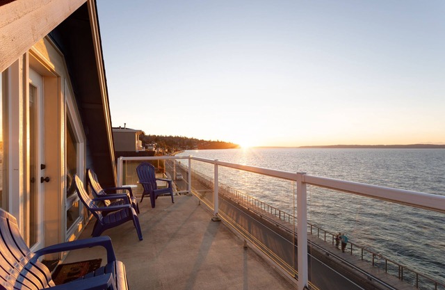 Ocean View with Amazing Sunsets! 3BR over the Puget Sound