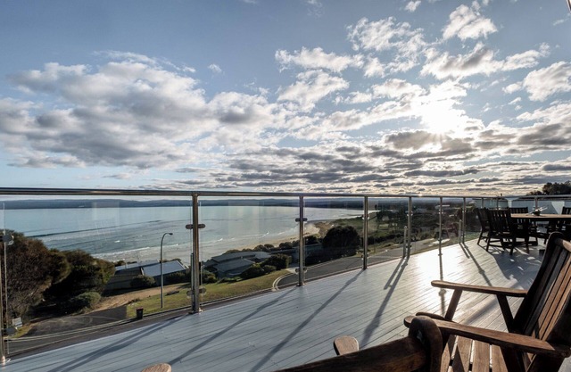 Ocean views, 5 bedroom, 4 bathroom, spa bath, wifi