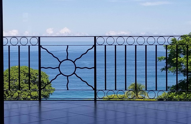 Ocean Views and Gorgeous Sunsets. 3 BR in Playa Flamingo!