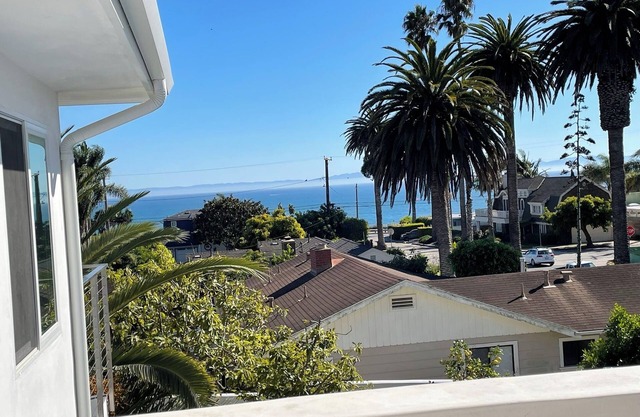 Ocean Views Galore! Fabulous Santa Barbara ocean view, private beach retreat