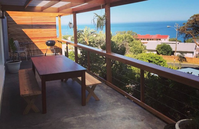 Ocean Views House - Camps Bay - Walk to the beach & shops - Sunsets & BBQ