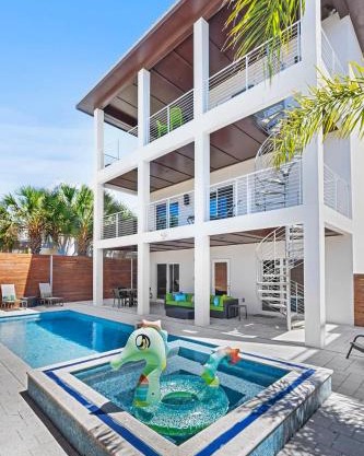 Ocean Views Sunrises and Sunsets Sparkling Pool and Spa Steps to Sand