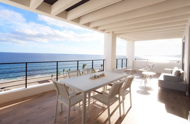 Oceanfront 3bd Penthouse with breathtaking views
