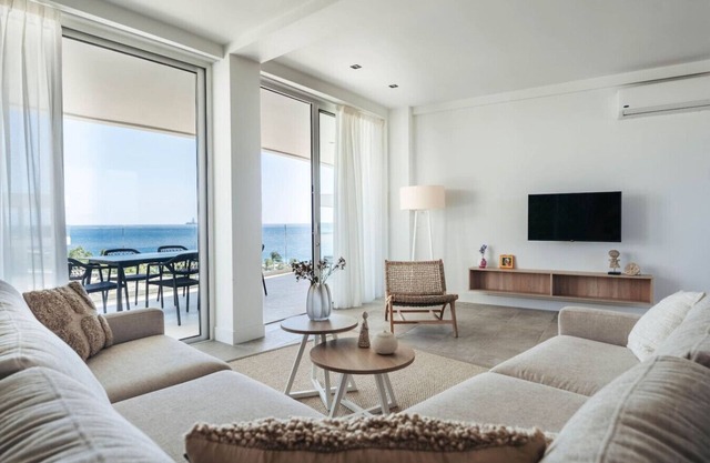 Oceanfront 3BR Penthouse One Mambo 39 by Bocobay