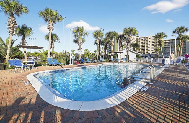 Oceanfront Condo - Balcony Views & Beach Access