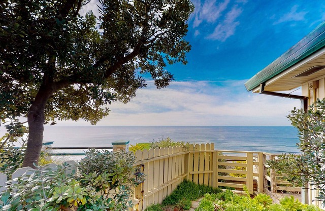 Oceanfront home on a hill with great beach & Monterey Bay views - dog-friendly