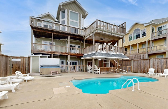 Oceanfront home with ocean view, private hot tub & pool, & washer/dryer