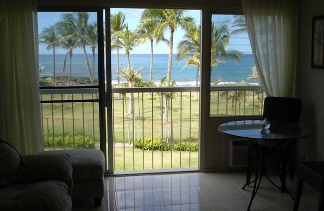 Oceanfront Makaha Surfside Condo - Coved White-Sand Beach with gated-access