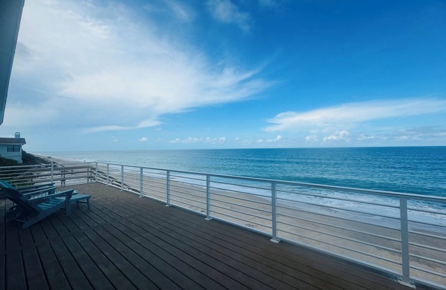 Oceanfront Paradise Reunion Spacious 6-bedroom House! Can split into 3 families