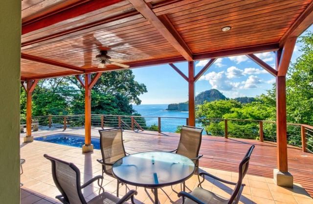 Oceanfront treehouse home w/private pool, deck, near beach