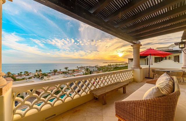Oceanview Penthouse with infinity pool and jacuzzi