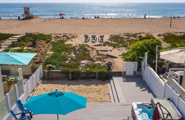 October 10% Off - Beachfront House - New Remodel - Views, Spa + Deck