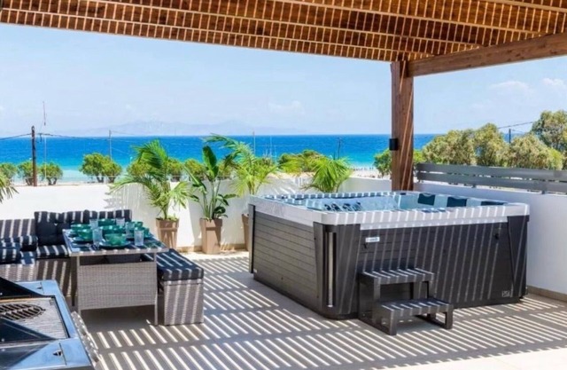 Odyssey sea view Jacuzzi Beach