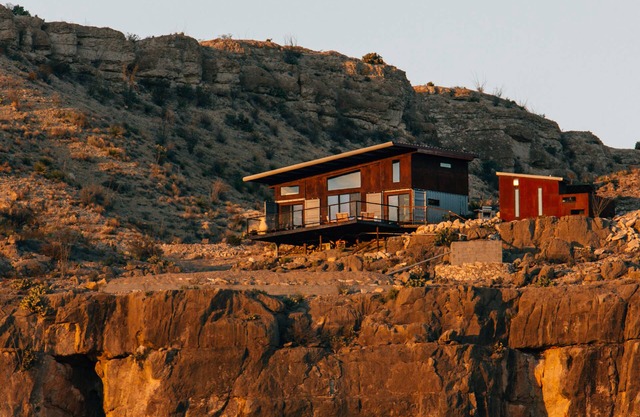 Off-Grid, Modern Cliff House