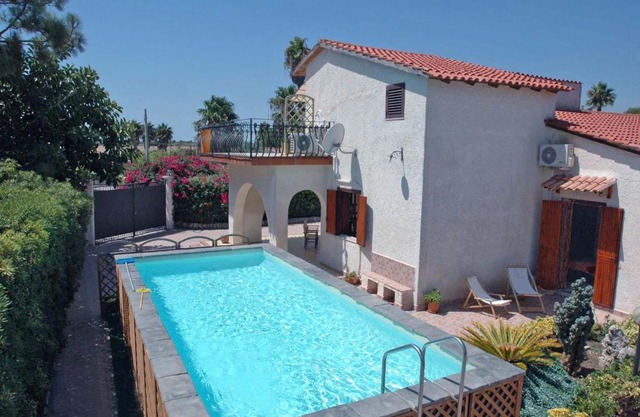 Ognina Villa Sleeps 8 Pool Air Con WiFi
