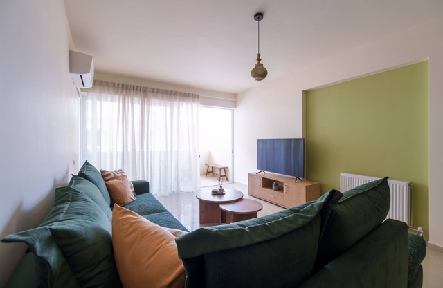 Oikies. Luxury Apartment with Lake View | private free parking area