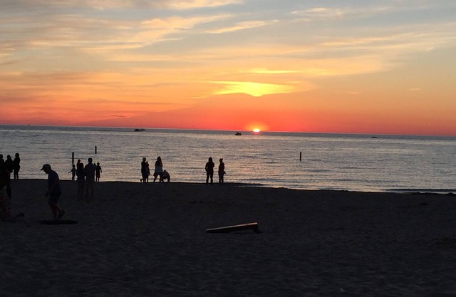 Old fashioned cottage short walk from Pentwater beach