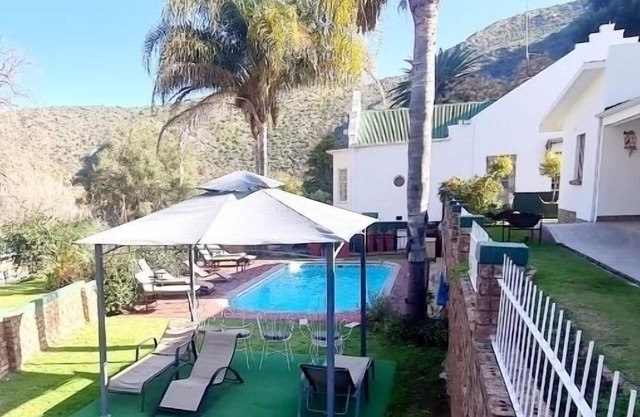 Old Mill Lodge, Working Ostrich Farm & Restaurant, Oudtshoorn