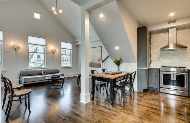 Old Town Chicago at it's finest! Pet Friendly & Recently Renovated Top-Floor Condo Has Everything You Need for a Perfect Windy City Getaway condo