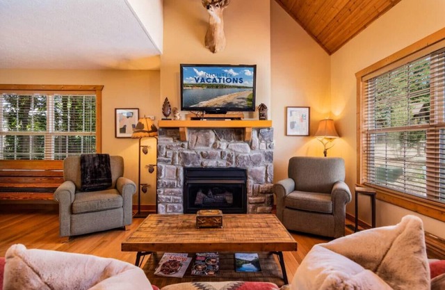 Olivia Court 10 min from silver dollar city