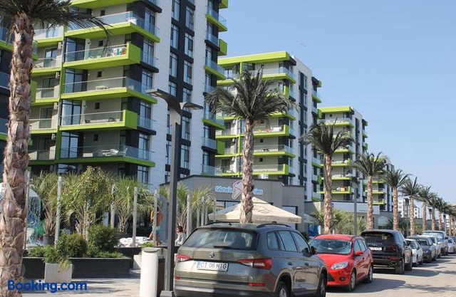 On Beach-Mamaia Residence