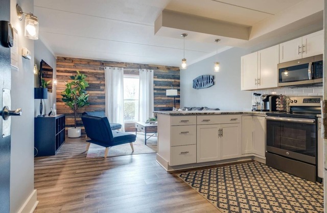 On Music Row this condo is walkable to Demonbruen, The Gulch, Midtown, Lower Broadway, and Vandy.