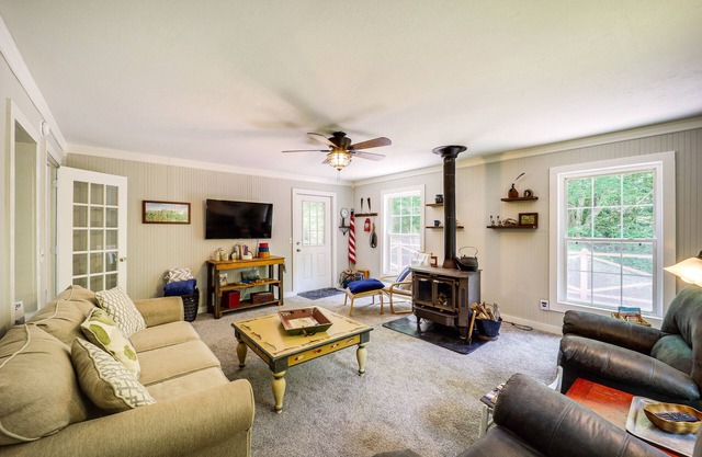 On-Site Stream: Serene Cottage in Bakersville!