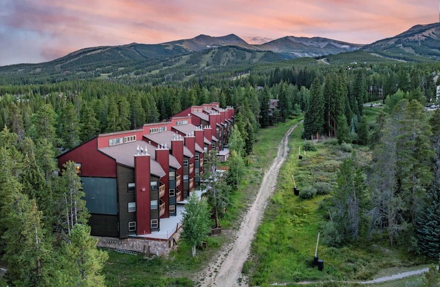 On Ski Run; Hot Tubs; Snowflake Lift