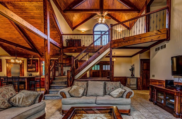 On The Golf Course, Outdoor Kitchen, Hot Tub and So Much More!