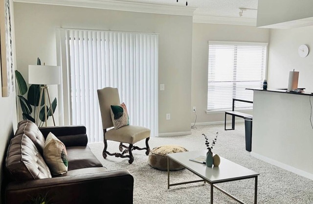 One Bed/One Bath Luxurious Apartment by Galleria