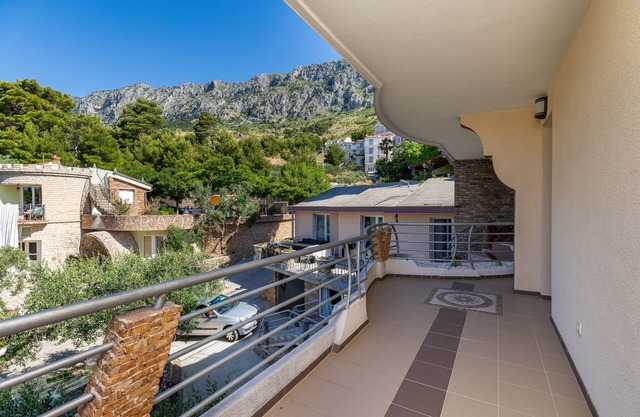 One bedroom apartment with balcony and sea view Lokva Rogoznica, Omiš (A-24321-b)