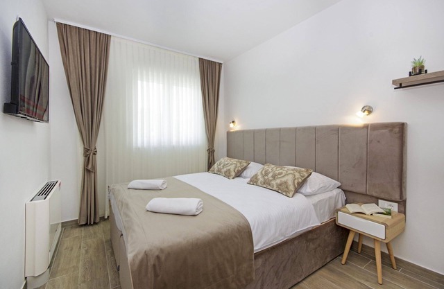 One bedroom apartment with terrace Promajna, Makarska (A-21102-b)