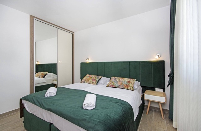 One bedroom apartment with terrace Promajna, Makarska (A-21102-f)