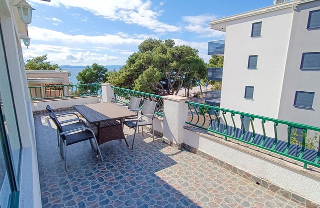 One bedroom apartment near beach Promajna, Makarska (A-23184-b)