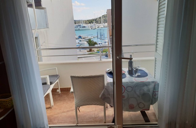 One bedroom apartment with balcony and sea view Rogoznica (A-1089-c)