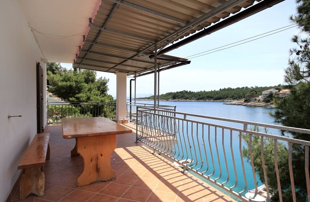 One bedroom apartment near beach Basina, Hvar (A-4599-c)