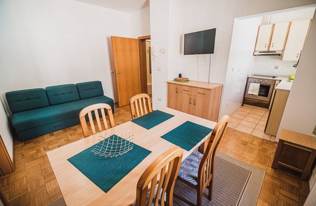 One bedroom apartment Rombon Klavdij with Free Onsite Parking