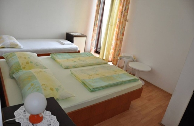 One bedroom apartment with balcony and sea view Lopar, Rab (A-23747-d)