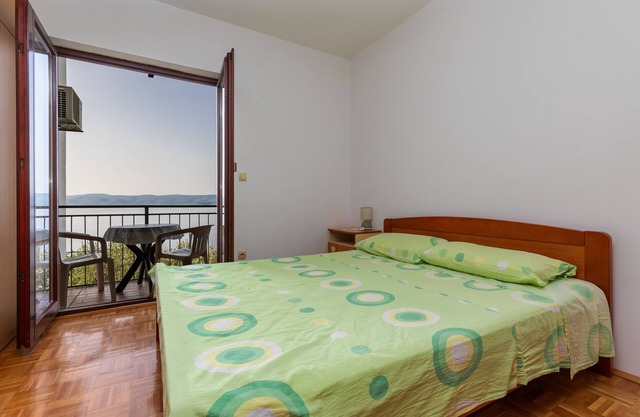 One bedroom apartment with balcony and sea view Mimice, Omiš (A-11045-a)