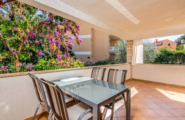 One bedroom apartment with terrace Pješčana Uvala, Pula (A-7349-b)