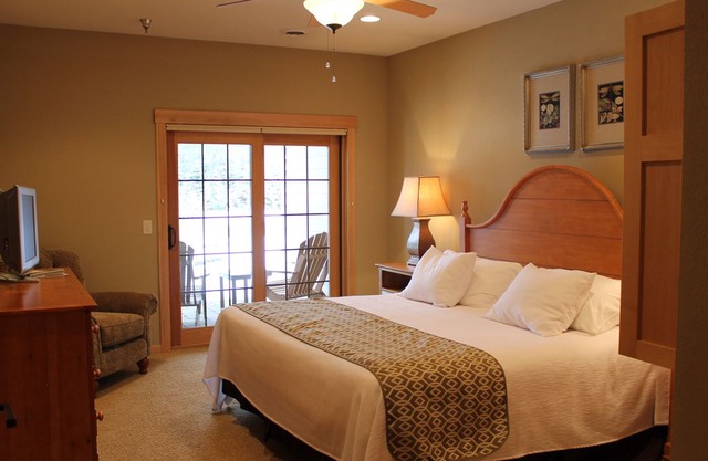 One Bedroom Luxury Condo at Northernaire Resort