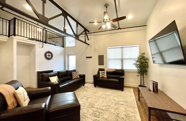 One block to Moab shops and restaurants closest condos to downtown