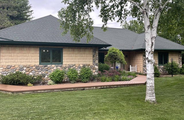 One Oak Vacation Rental - Lake Charlevoix Area