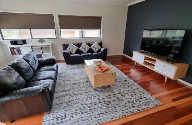 One of Malua Bay's BEST: Large modern home