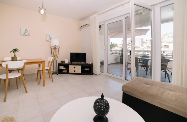 Onebedroom Apartment with Large terrace and Sea view