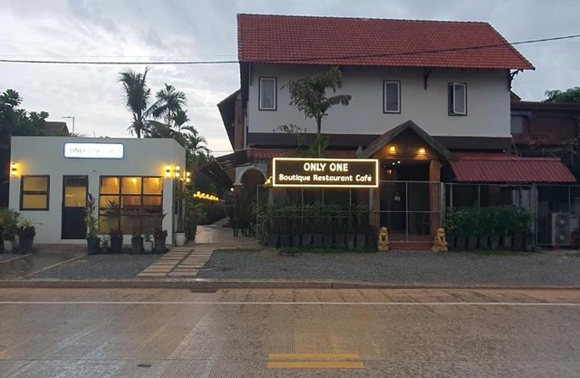 Only One Boutique-Restaurant-Cafe