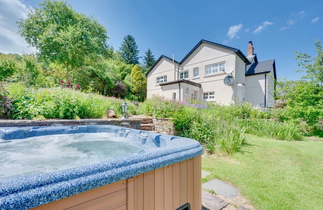 Onnen Fawr Farmhouse