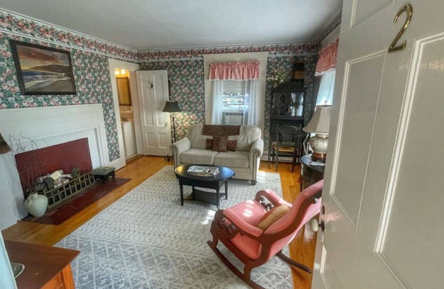 Open Hearth Inn Suite 2 - 10 min to Acadia!