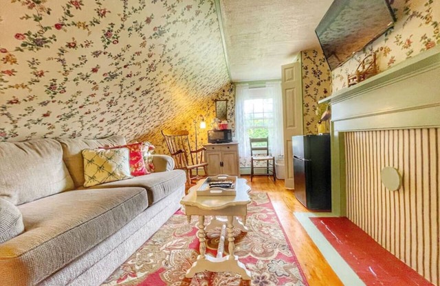 Open Hearth Inn Suite 3 - 10 min to Acadia!